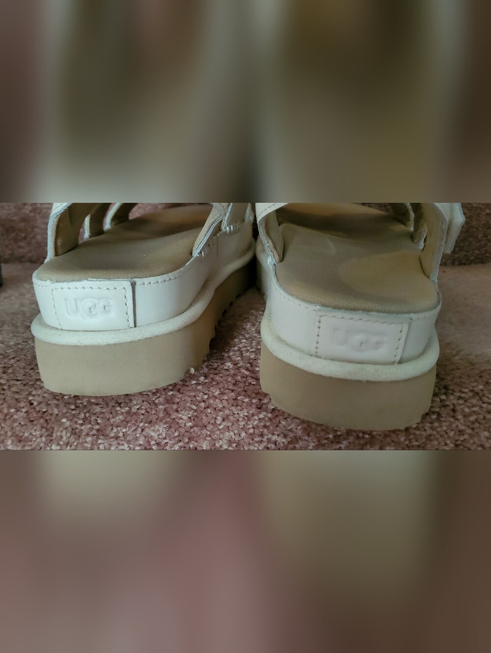 UGG LIKE NEW Sz. 9 Goldenstar Strap Platform Sandal - Picture 12 of 13